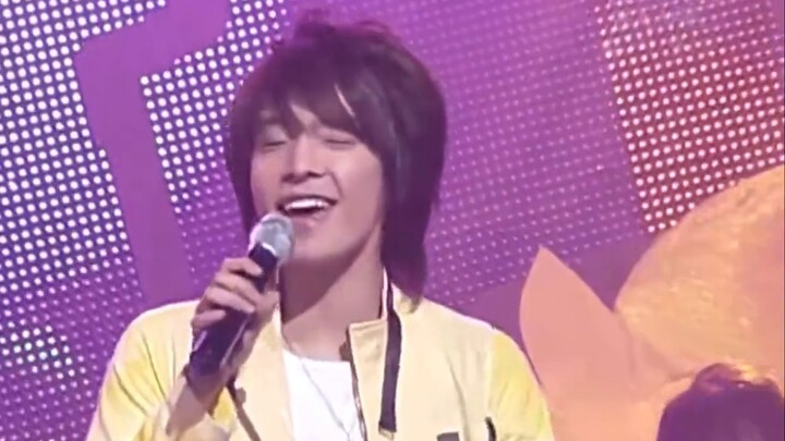 Thử thách kỳ diệu của Lee Donghae là không di chuyển trong một phút