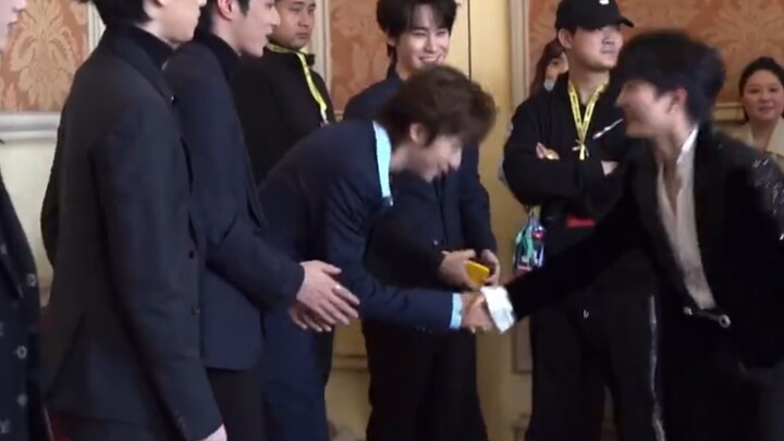 【โจวเซิน/ไทม์บอยแบนด์】เรียงกันแบบนี้ สง่าราวกับผู้นำ! สถานที่เช็กอินระดับ 5A!