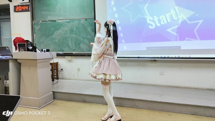 ♡前排饭撒♡动漫社招新的学姐是地下偶像兼女仆大人？！