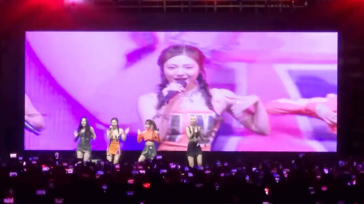 Satu-satunya vokalis utama sekaligus penari utama aespa | Saat panggungnya tampak seperti diinjak, i