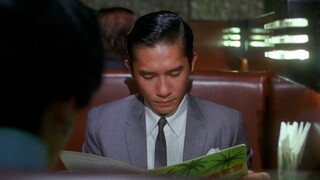 Sebenarnya, tidak peduli apa yang Anda makan, siapa yang duduk di sebelah Anda adalah yang paling pe