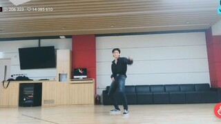 黄铉辰翻跳bts买买买（boy with luv）