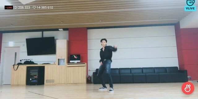黄铉辰翻跳bts买买买（boy with luv）