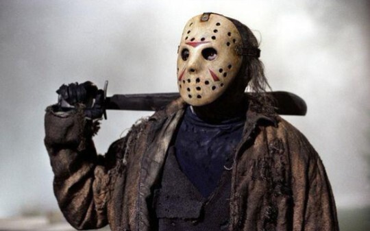 Thứ sáu ngày 13 loạt phim Jason ra mắt và cởi bỏ bộ sưu tập mặt nạ