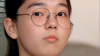 A beautiful girl who makes all kinds of cute expressions for you