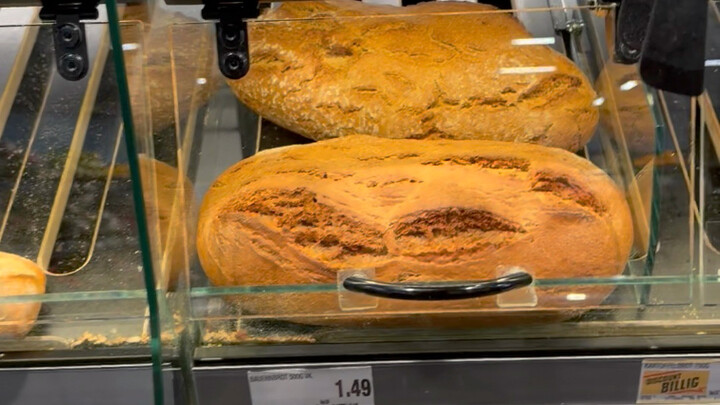 เด๋อชวีหลิวจื่อฆ่าขนมปังครั้งแรกในชีวิต