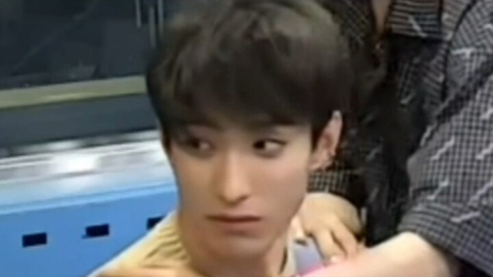 Muốn cún con nhìn bạn như thế này à🥺