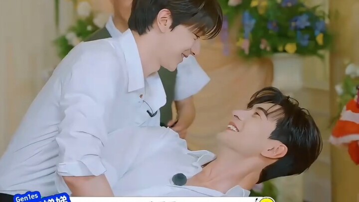 The whole cast helps Lin Yi pick a dance partner, and Chen Xingxu says, “I’m kind of shy about it.”