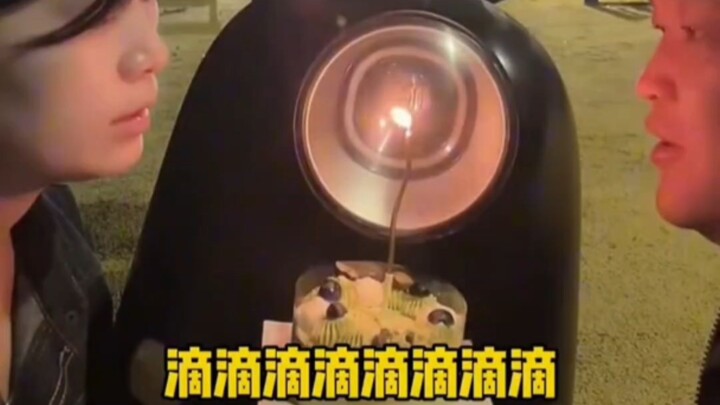 Saat kamu pengin makan kue ulang tahun tanpa alasan… Suka banget deh sama perasaan gila kayak gini!