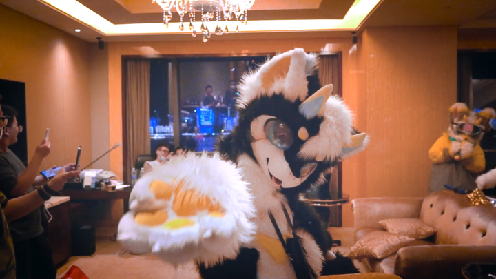 The camera suddenly turned toward me! What should I do?