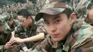 Foto pelatihan militer Wang Hedi yang berusia 16 tahun terlihat sangat muda
