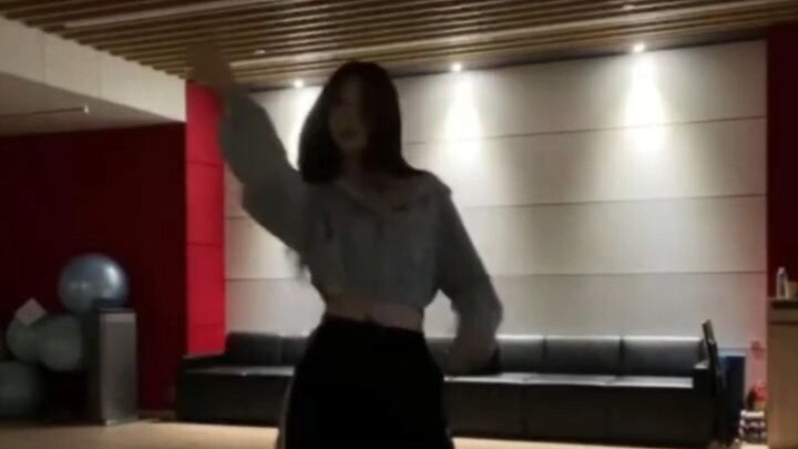 بث مباشر لبيه باي جين سول وهي ترقص على أغنية S-Class لفرقة ستراي كيدز