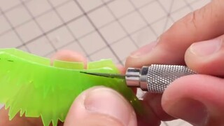 A 2-yuan plastic sheet can actually be made into a super sword? Some tips on using plastic sheets
