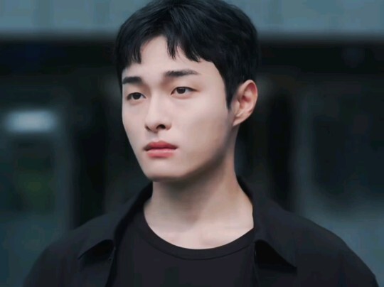 Dong Shui recognized his older brother and burst into tears, looking so forlorn like a little kid. G