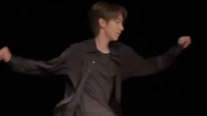 贺峻霖跳《There's Nothing Holdin' Me Back》原曲卡点向