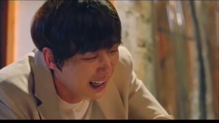 พ่อพึ่งบอกลาลูกสาว และกำลังจะไปหาลูกอีกคน แต่มีคนเดินตามมา