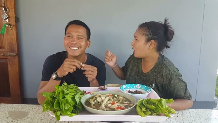 ซดแกงเห็ดแซ่บๆนำกันเด้อจ้า