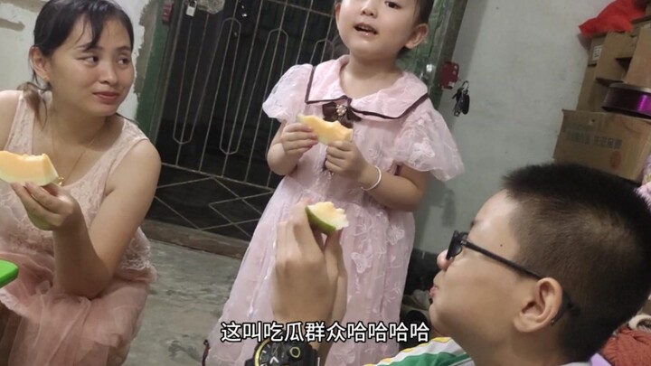 Capturing heartwarming moments, just keeping it simple as a casual bystander.