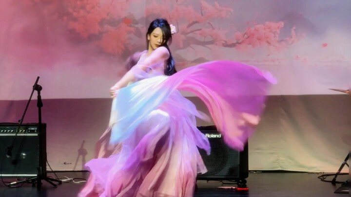 About how I performed “Luo Chun Fu” at the school’s New Year’s Eve gala…