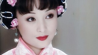 Membantu! Boneka porselen itu bergerak! Mengapa bunga hortensia di kepala begitu indah!
