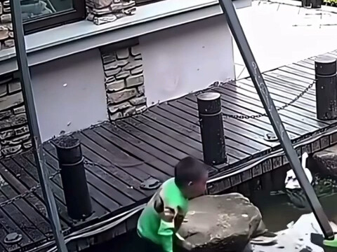 脑子还在淹水 身体已经上岸了