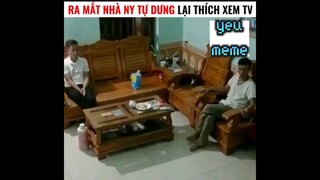 ra mắt nhà ny tự dưng lại thích xem TV