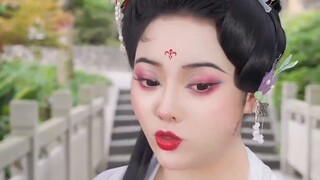 Pabrik Mawar tidak pernah tentang romansa.