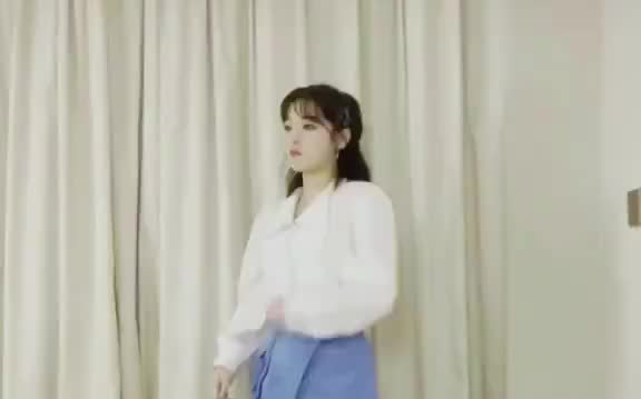 Tống Vũ Kỳ cover lại bài “BEAM BEAM” của Jeon Soyeon, ôi trời nhảy đáng yêu quá đi mất!!