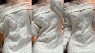 Sweater one-shoulder sensual—lembut dan membuat tubuh terlihat langsing