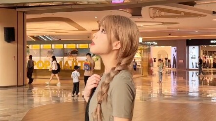 ผู้หญิงตัวเล็กทุกคนมีพี่สาวตัวสูงกันหมดเลยใช่ไหม