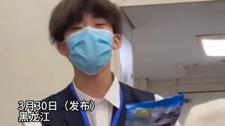"ทำไมฉันถึงโปรโมทลูกพรุนแห้งเป็นหลักล่ะ ก็เพราะเจ้านายสั่งให้ทำ" "จริงๆ แล้วฉันโปรโมทนมผงเป็นหลักก็เ