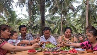 Hốt Nguyên Quầy Chuối Cả Chục Nải Đem Về Cho Cả Nhà Ăn Lòng Bò Chấm Mắm Nêm | TKQ & Family T983
