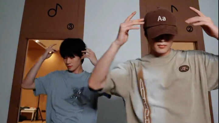 【Teens in Times】TikTok update: "Die for You" group dance