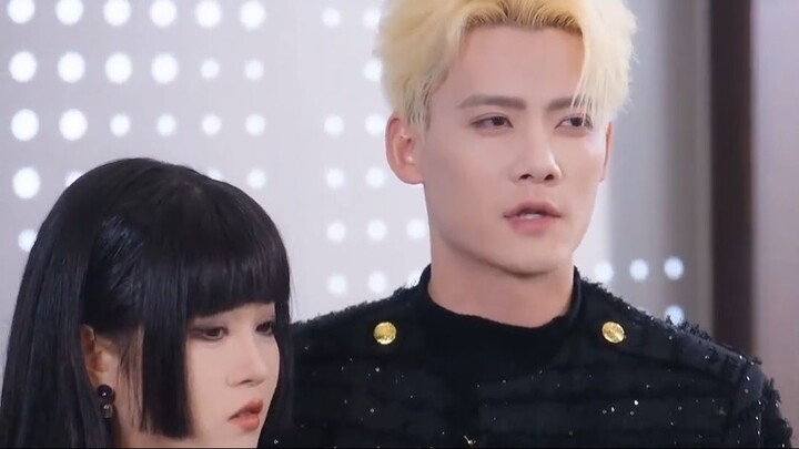 ลูกสาวเจ้าพ่อพนันขอแต่งงานกับคนแปลกหน้า แต่เขากลับเป็นหัวหน้าแก๊งมาเฟียที่แอบรัก