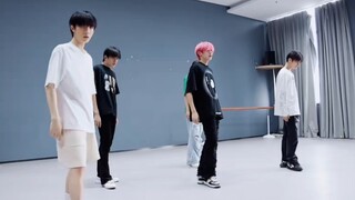 [Zhu Zhixin] "Bad Guy" (Practice Room + Rehearsal) He's standing there, and even though I can't see 