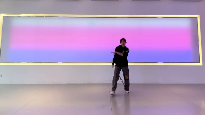 Koreografi favoritku! Easy-Stray Kids, yang sama sekali nggak mudah, akhirnya gagal setelah setengah