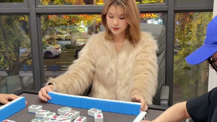 Sepertinya sudah dipukul, tapi juga sepertinya belum.