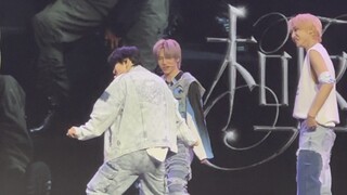“扭啊！扭啊哥！没吃饭？！” 杭州首唱会贺鑫隆smart纯享版～（烙铁我真的永存...）