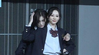 Congrui menari ala pisang! Komentar: Pasangan ini tidak terasa seperti CP~