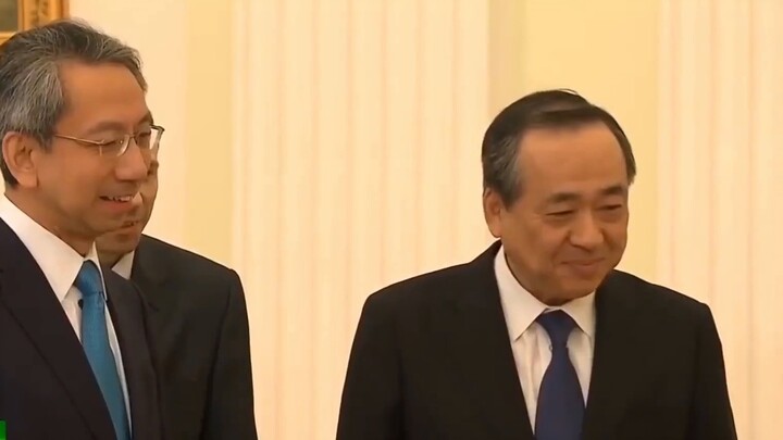 Reporter: Why do you want to be president? Putin: Mainly for livelihood. Don't let Putin tell jokes.