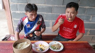 ผัดกระเพาไก่ตี