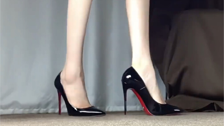 Koleksi sepatu hak tinggi/Kakak langsung berhasil menangkap nuansa mewah