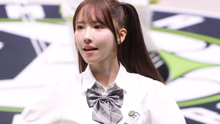 Cô giáo Yua Mikami vẫn đẹp nhất khi mặc đồng phục 👀 🔥🔥 Đội cổ vũ Nhật Bản