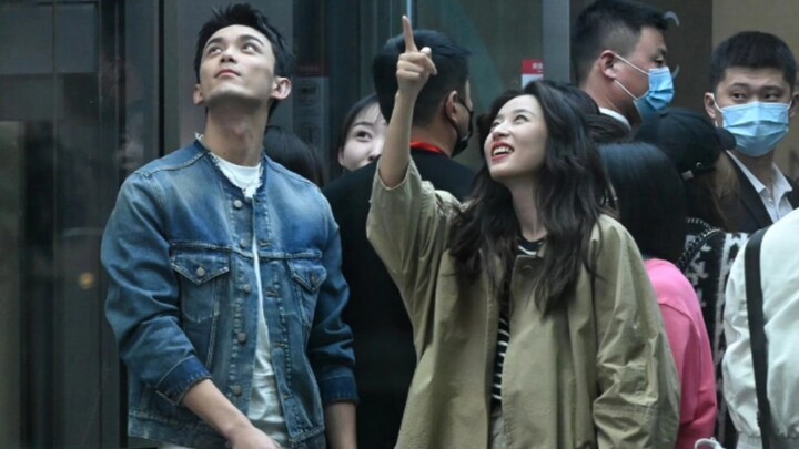 Wu Lei dan Zhou Yutong baru saja menyapu gedung di Sina untuk mempromosikan cinta. Foto-foto tersebu