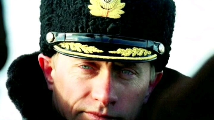 【بوتين】 الفتى الذي كان يومًا لم يعد شابًا، لكن لوسيّا الخاصة بهم تبقى شابة إلى الأبد.