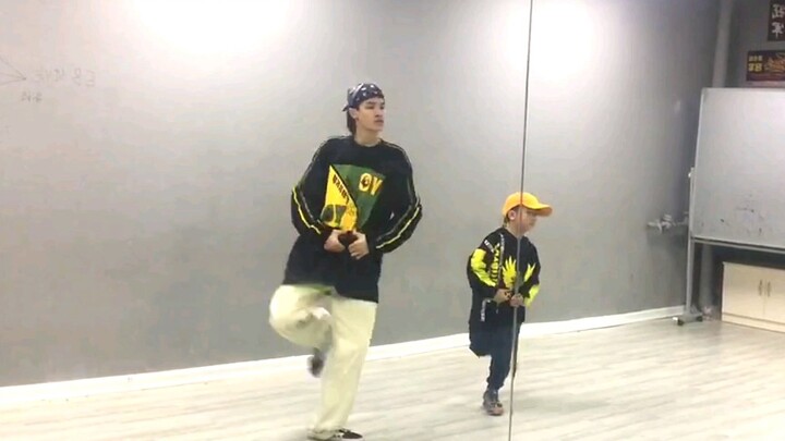 Phần thứ hai của hướng dẫn chuyển động phân tách! Các đoạn nhạc hiphop cơ bản gồm bốn nhịp tám.