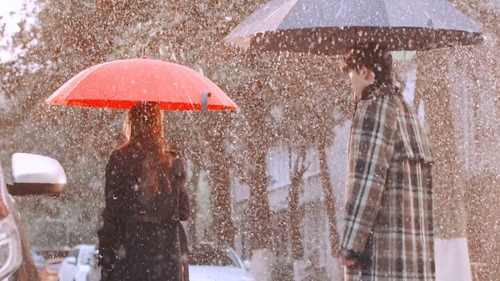 Younger-man crush! This couple is the ultimate example of an age-gap romance: sweet and sassy supers