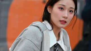 Sau màn trình diễn của Zheng Ren, anh ấy đã giao lưu và trò chuyện với người hâm mộ trong phòng phát