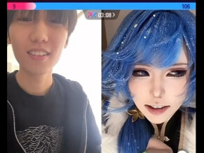 Chú khỉ mèo tra tấn coser chuyên nghiệp thì phát hiện độ “nặng đô” của đối phương còn chưa bằng mình