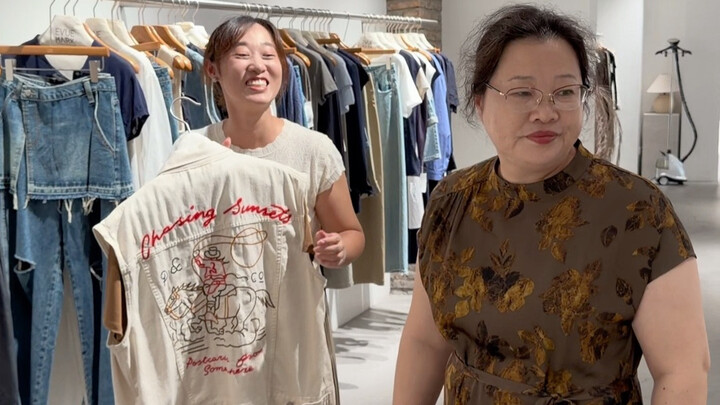 My mother-in-law and sister-in-law came to visit me! We went shopping together.